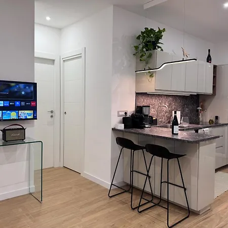 Dima Cute Flat In דירה