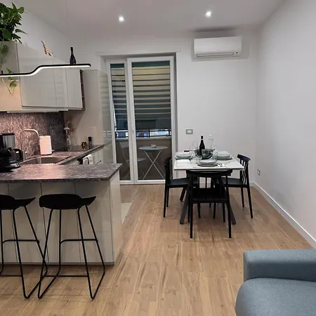 Dima Cute Flat In דירה רומא